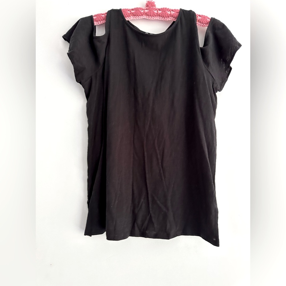 🖤 Black open shoulder LOFT top